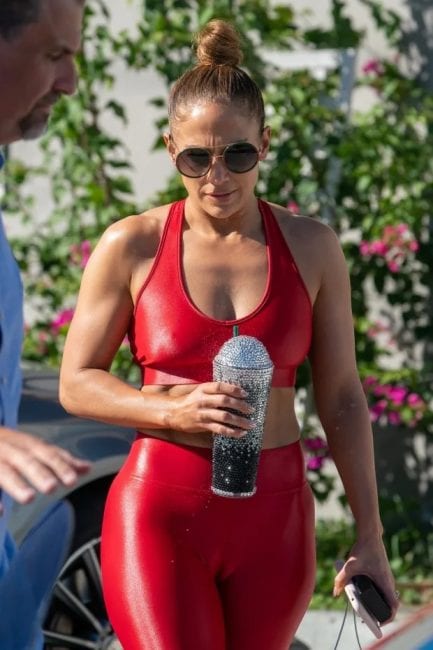 Jennifer Lopez Puts Cameltoe On Display In Red Leggings