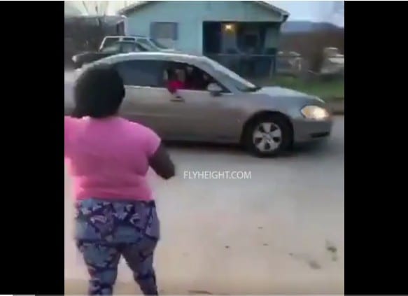 Girl Gets Shot On Live & Acts Like Its Nothing, Smiles & Throws Gang Sign 