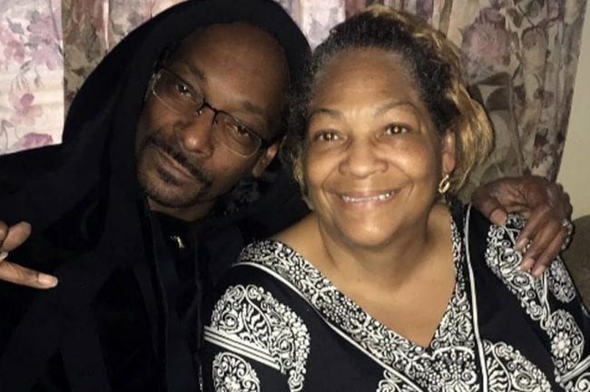 Snoop Dogg Shares Emotional Texts From His Mom Following Kobe's Death