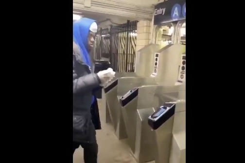 Man Shows How To Avoid Being Infected With Coronavirus On The Subway