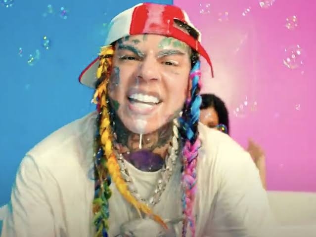 6ix9ine Jokes He's Off Medication With Video Of Him Playing With Barbies In The Tub 