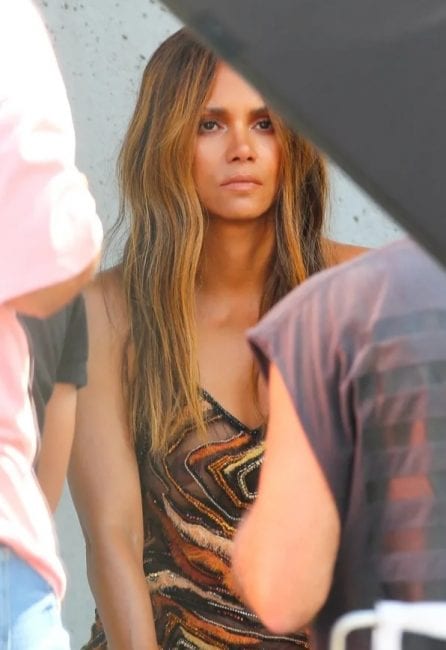 54 Yr Old Halle Berry Exposes BREASTS In New Photoshoot