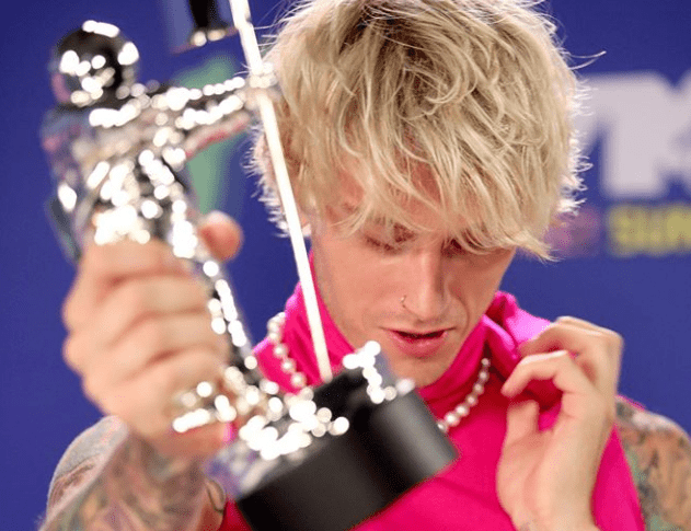 MGK Celebrates Winning MTV VMA For Best Alternative With "Bloody Valentine"
