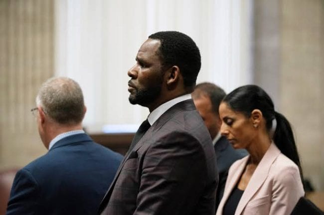 R Kelly Reportedly Made $1.2 Million Last Year With Someone's Name On Bank Account