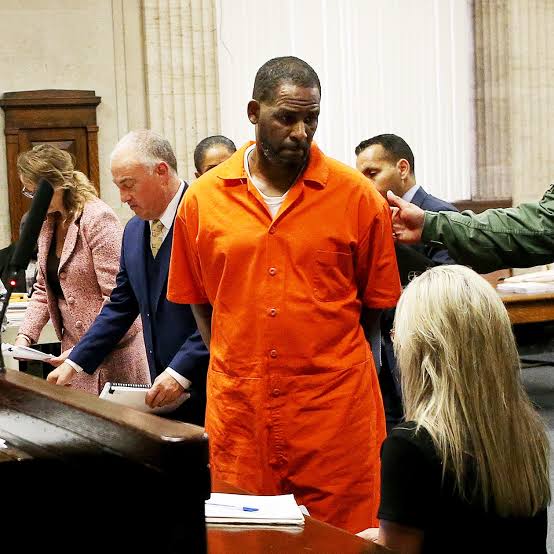 R Kelly Attacked By A Frustrated Inmate But It Didn't Last Long