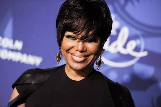 Michel'le Seen High & Intoxicated Trying To Perform For A Small Crowd