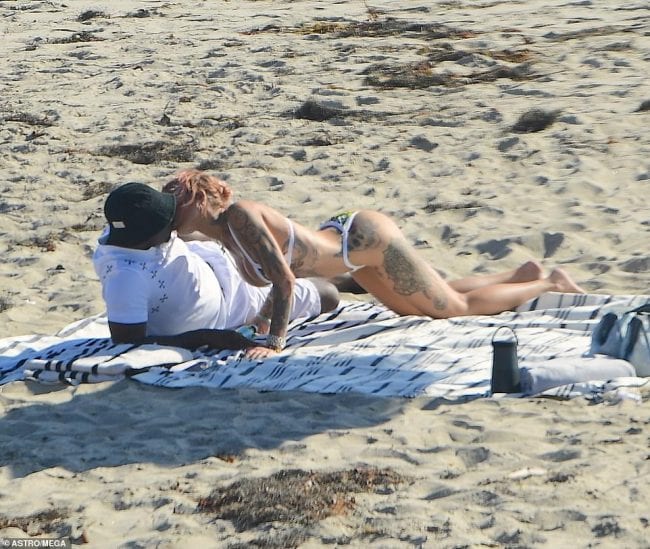 Diddy Spotted Making Out With Blonde Model Tina Louise At Malibu Beach