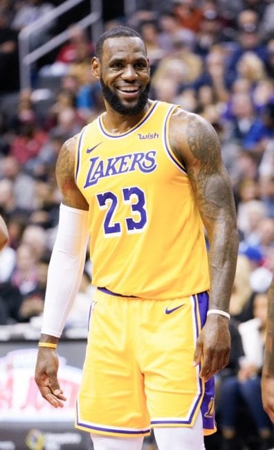 Lebron James Allegedly Dropped 'The Rakes' Gang Signs In Viral Video - Chicago Gang Threatens Him