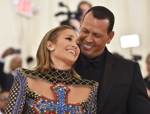Jennifer Lopez And Alex Rodriguez End Break Up Rumor, Seen Kissing In Dominican Republic