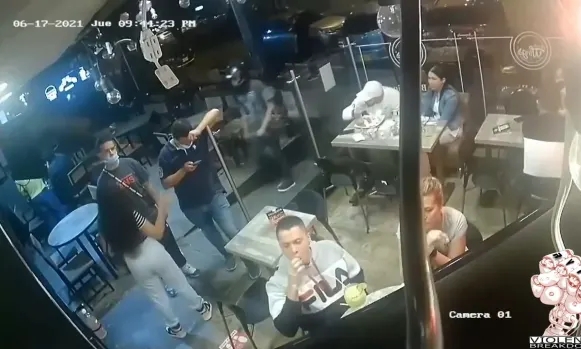 Man Keeps Eating His Lemon Pepper Wings During Armed Robbery