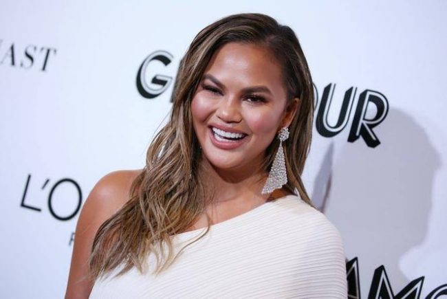 Chrissy Teigen Issues Public Apology To Other People She Bullied