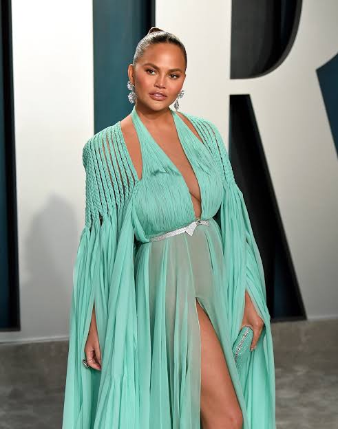 Chrissy Teigen Issues Public Apology To Other People She Bullied