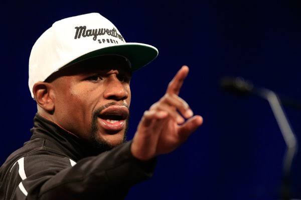 Floyd Mayweather Rejects Teens Photo Request Over Painted Nail