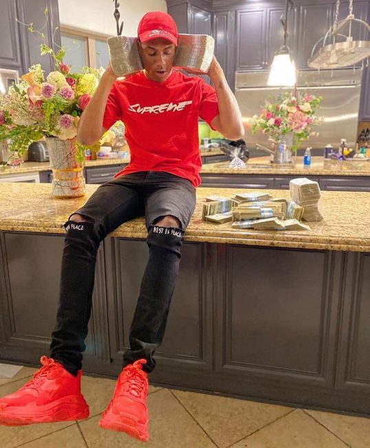 Rapper 051 Kymeon Cuts Off Ankle Monitor On IG Live For Clout