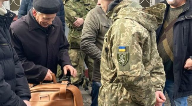 80-Year-Old Man Tries To Enlist In Ukraine Army To Fight Russia ‘For His Grandkids’