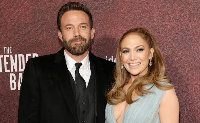 Jennifer Lopez Was N* ked In Her Bathtub When Ben Affleck Proposed With Green Diamond Engagement Ring