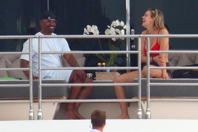 Jamie Foxx Spotted Making Out With New Blonde Girlfriend On A Yacht- Pics 