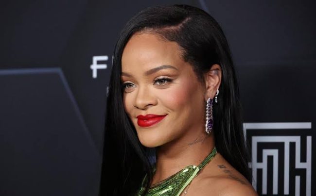 Rihanna Confirms Superbowl Halftime Show Performance