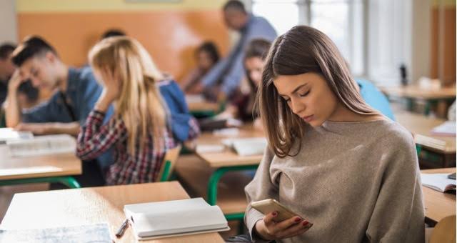 Students To Be Banned From Using Cell Phones In Michigan