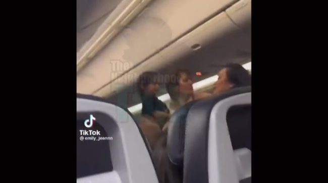 Video Footage Shows United Airlines Passenger Threatening To Kill Flight Attendant Who Wouldn't Let Her Use The Restroom
