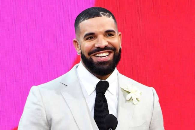 Drake Gets Himself Fresh Nails For Tour