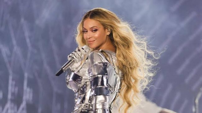 Beyonce Hints She's Bisexual During Latest Concert Performance